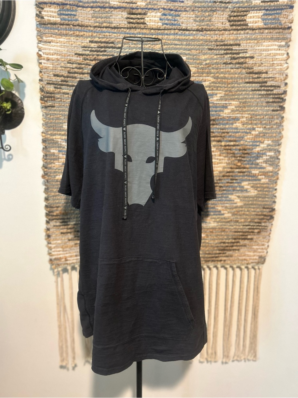 Under Armor Men's Black Logo T-Shirt Hoodie with Bull Emblem